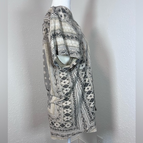 Lucky Brand Linen Blend Bandanna Print Tee - Picture 4 of 8